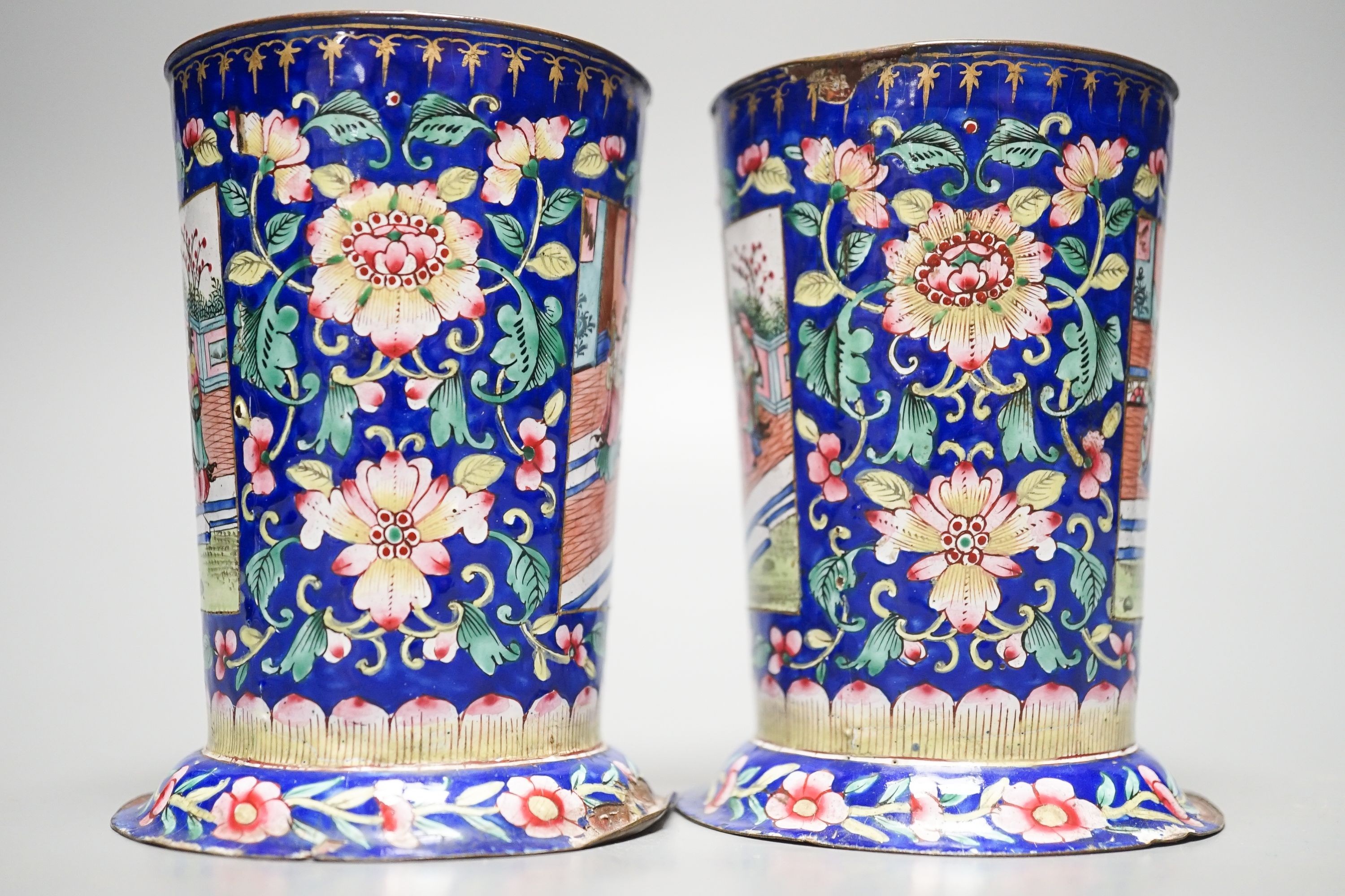 A pair of Chinese Canton enamel beakers, Qing period, 11.2cm